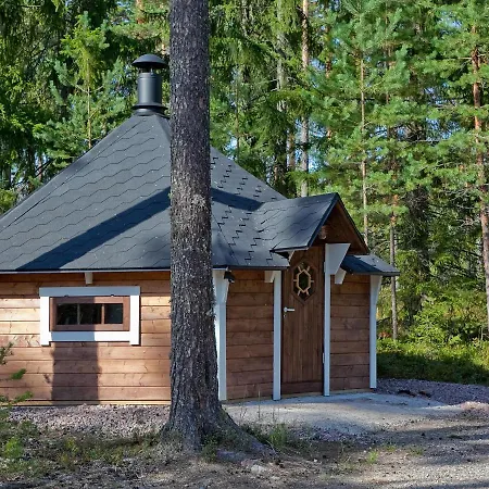 مكان تخييم Lomakeskus Tommolansalmi